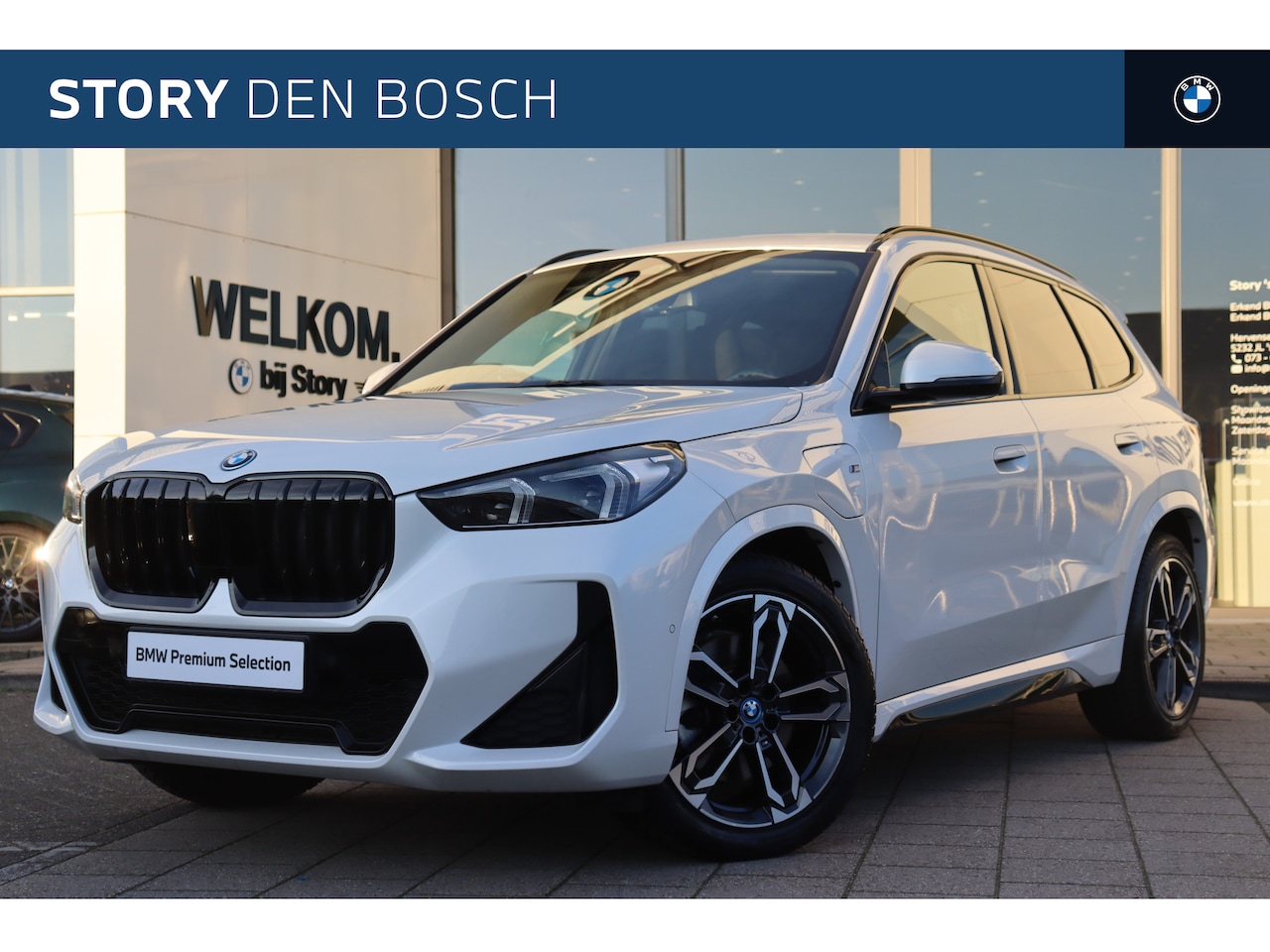 BMW X1 - xDrive30e M Sport Automaat / Trekhaak / Sportstoelen / Achteruitrijcamera / M Adaptief ond - AutoWereld.nl
