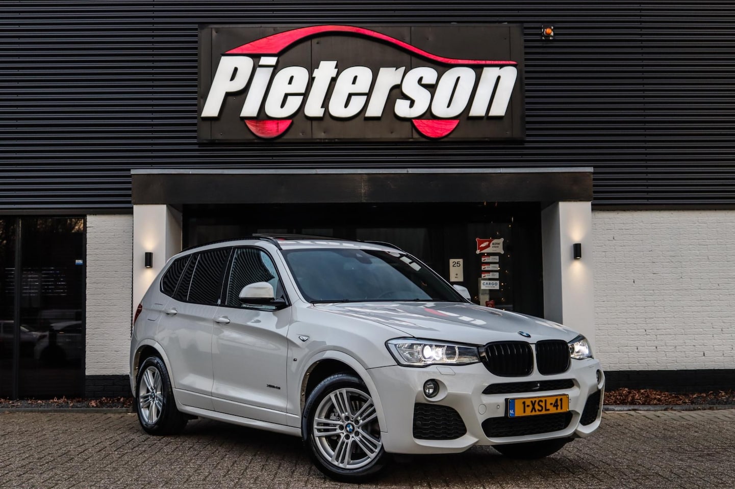 BMW X3 - XDrive28i M-Pakket NAP PANO 360 MEMORY HUD DEALER OH - AutoWereld.nl