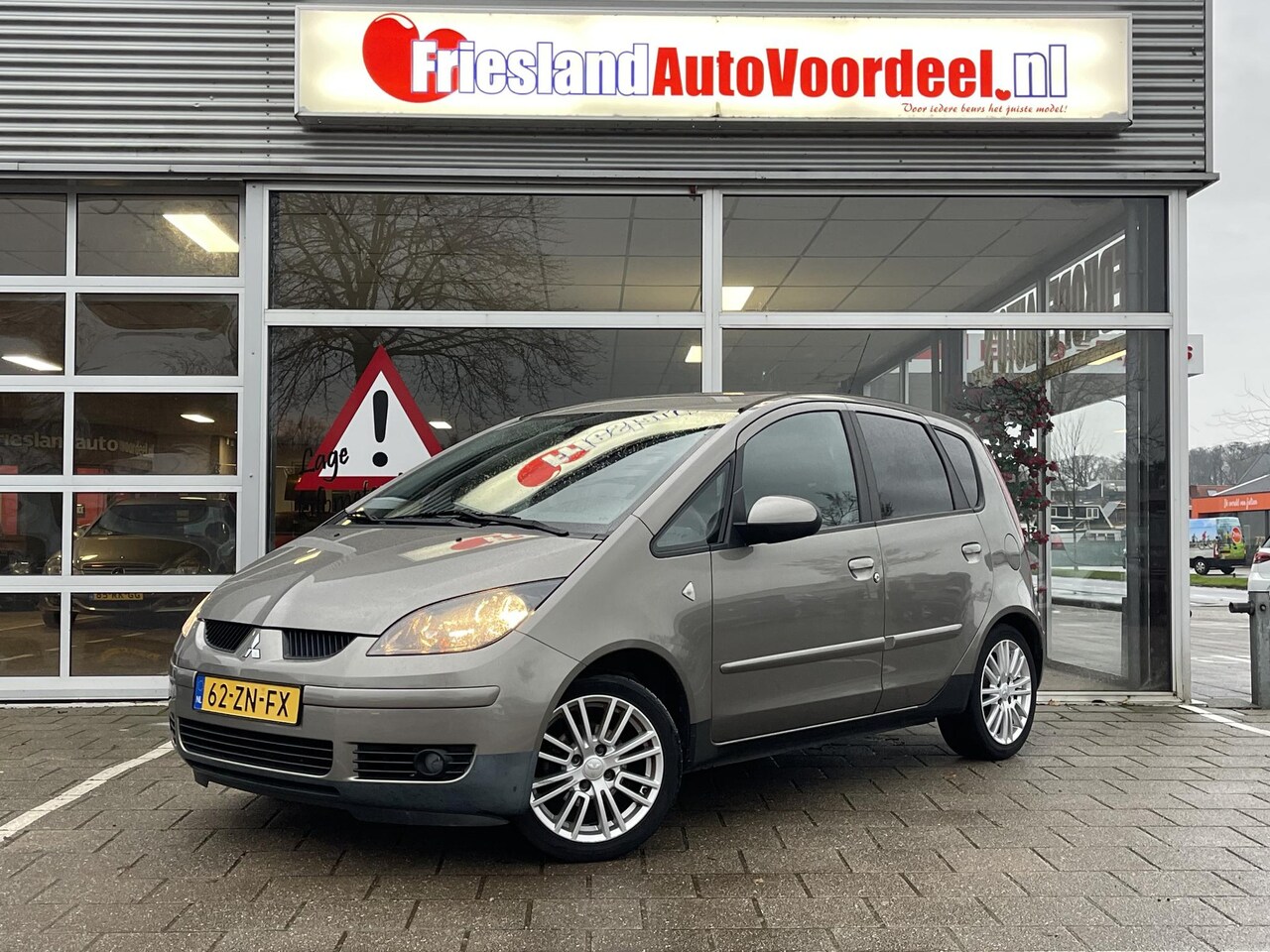 Mitsubishi Colt - 1.5 Sky /Schuif- kanteldak 2X/Airco/LMV/Trekhaak/Nieuwe APK bij afl./ - AutoWereld.nl