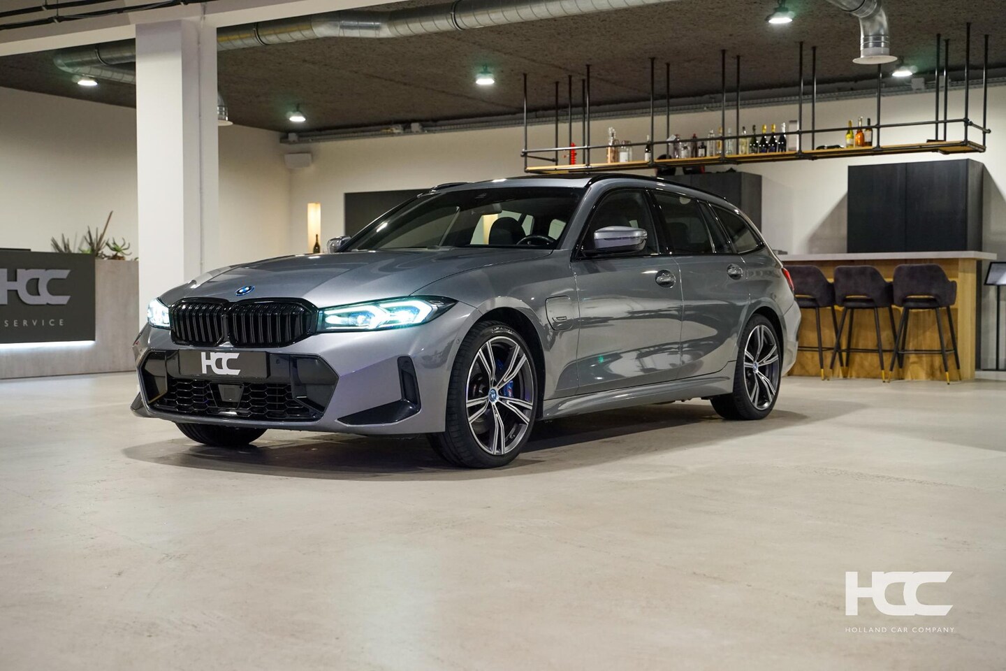 BMW 3-serie - 330 e xDrive | M Sport | Panorama | BTW | 19'' - AutoWereld.nl