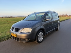 Volkswagen Touran - 1.6-16V FSI Trendl. NAP 7-persoons Cruise APK 07-2026