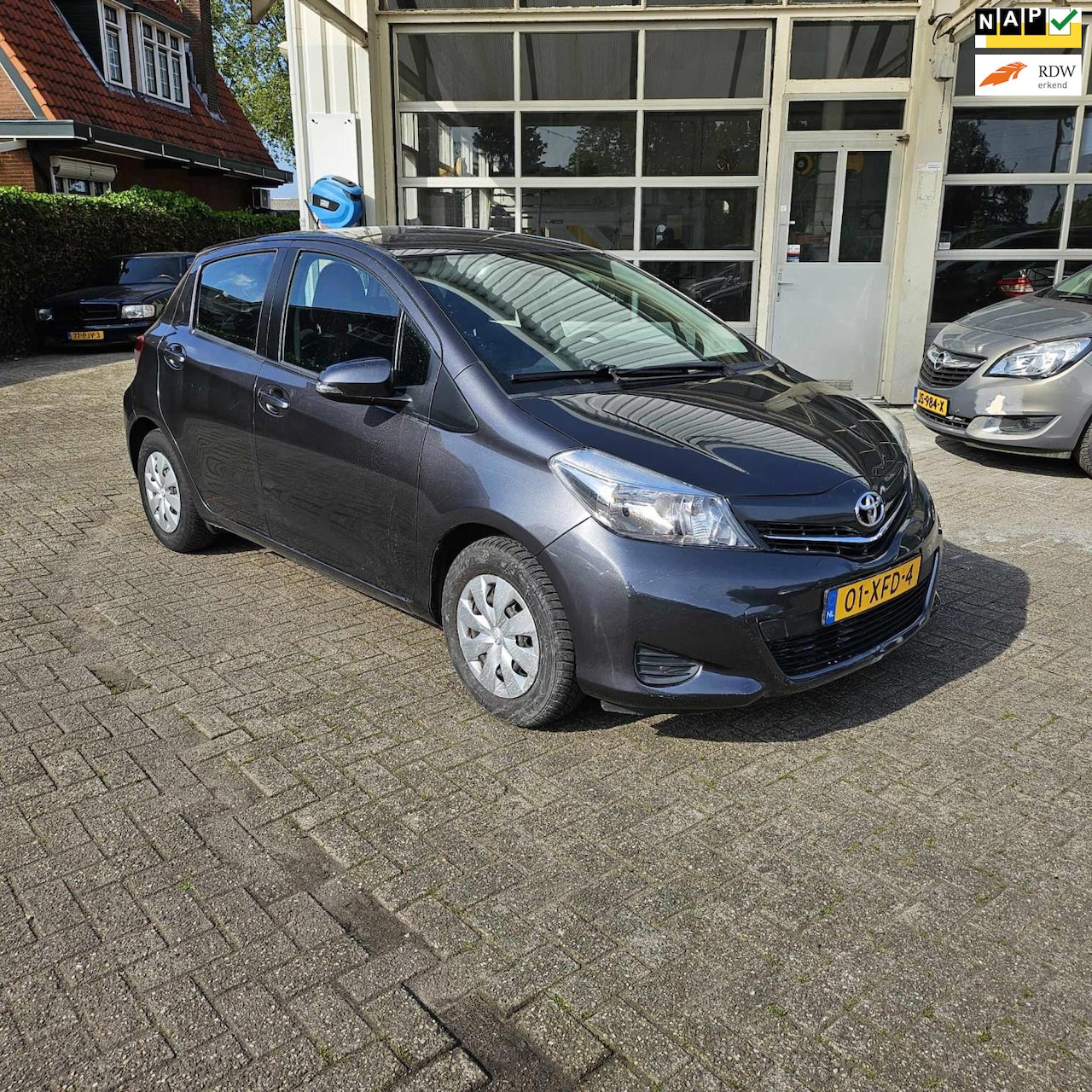 Toyota Yaris - 1.0 VVT-i Aspiration 1.0 VVT-i Aspiration, Airco, Achteruitrij camera, Bluetooth, NAP! - AutoWereld.nl