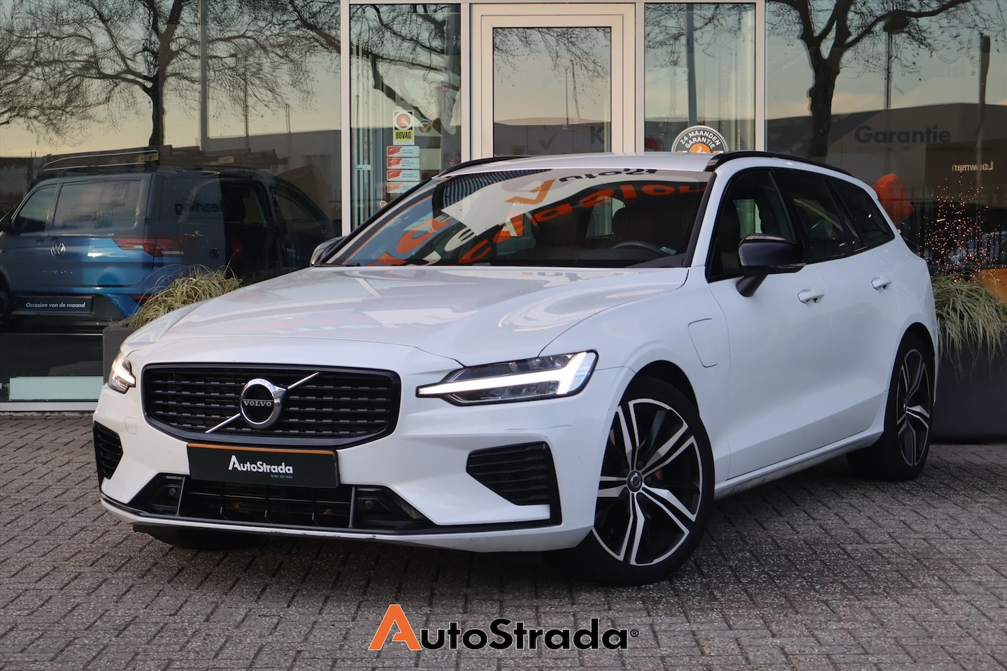 Volvo V60 - T6 Twin Engine 340pk AWD R-DESIGN I Trekhaak I Stuur/stoelverwarming I Memory | ACC I Navi - AutoWereld.nl