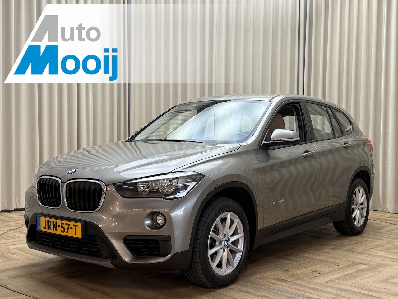 BMW X1 - sDrive20i Leder / Navigatie / Cruise / Afn. Trekhaak / PDC / 17'' LMV - AutoWereld.nl