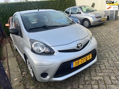 Toyota Aygo - 1.0 VVT-i Comfort 2012 ( schakelt slecht )