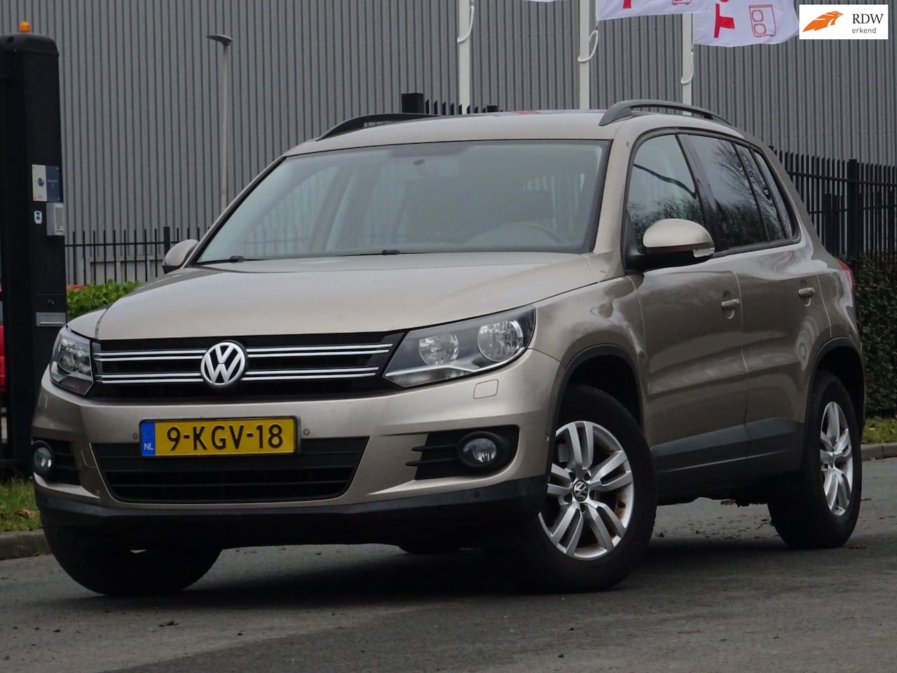 Volkswagen Tiguan - 1.4 TSI Comfort&Design CRUISE/PDC/APK 2027 - AutoWereld.nl