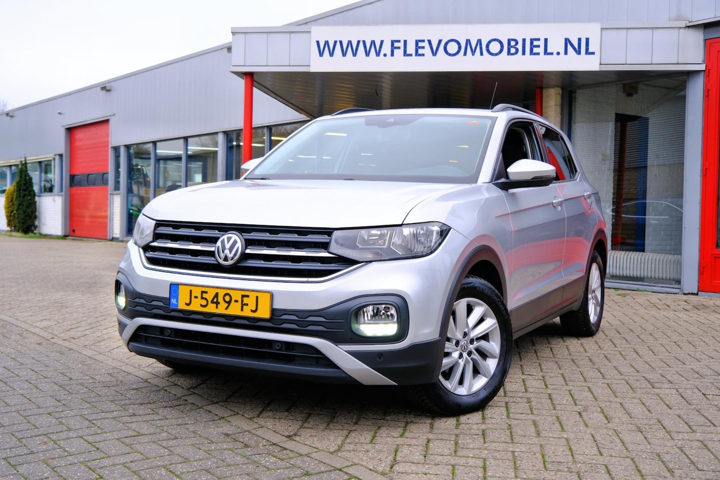 Volkswagen T-Cross - 1.0 TSI Life Apple CarPlay|Adapt.Cruise|PDC|LMV - AutoWereld.nl
