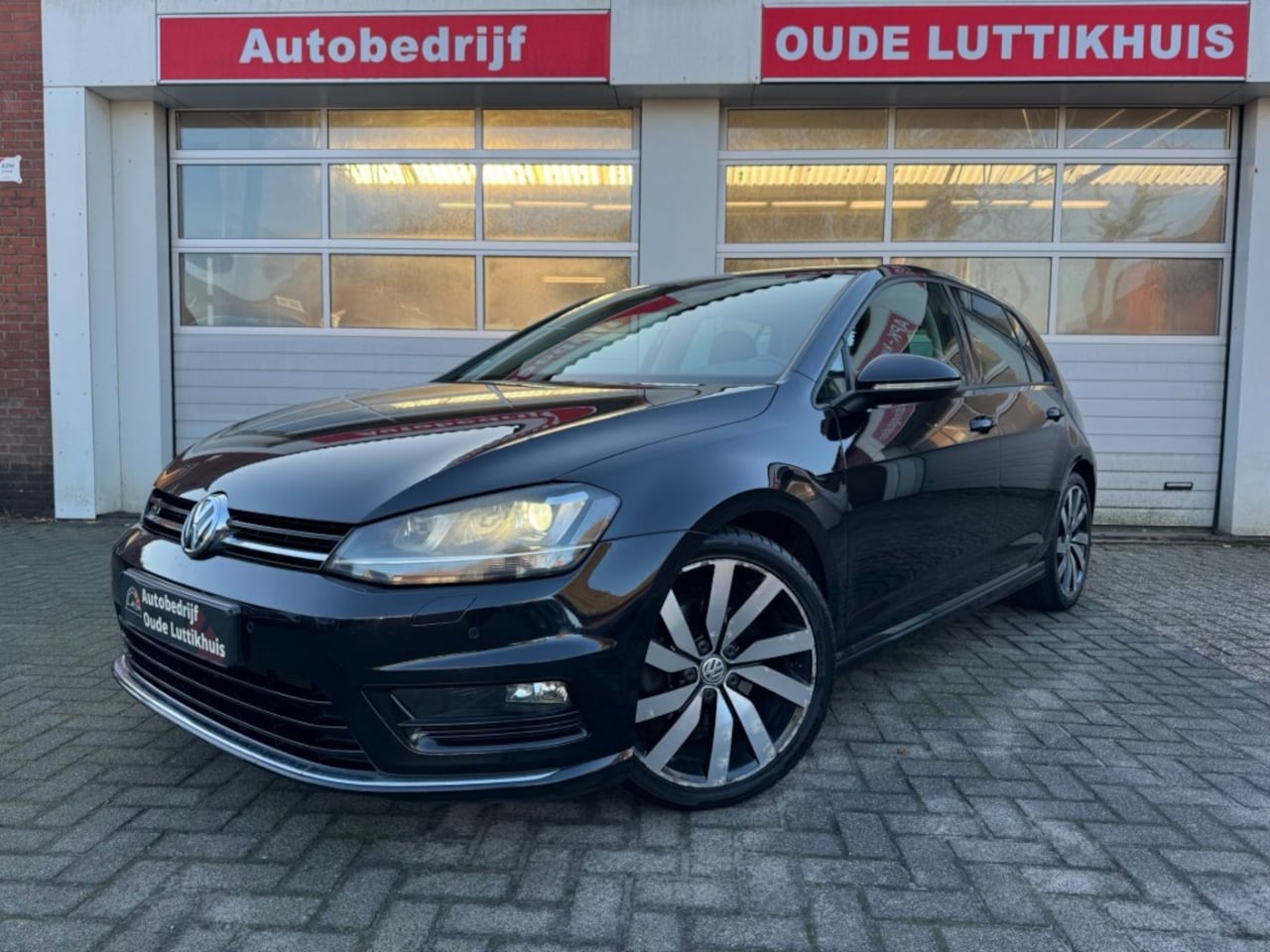 Volkswagen Golf - 1.4TSI 140PK Highline DSG Xenon Navi Cruise Bluetooth PDC - AutoWereld.nl