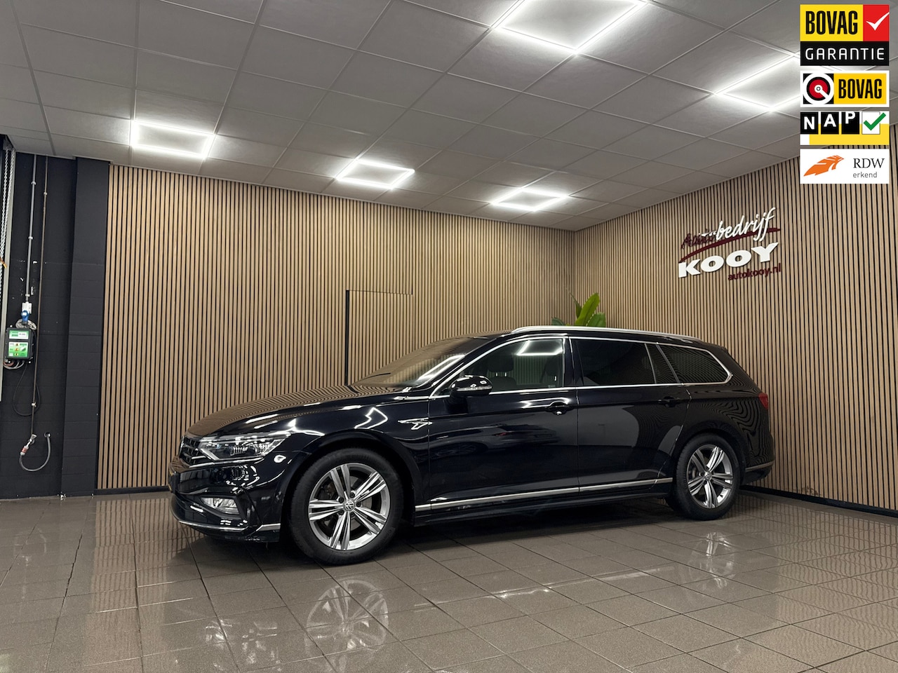 Volkswagen Passat Variant - 1.5 TSI Elegance Business R * Automaat / Panoramadak / Afn. Trekhaak / NL Auto * - AutoWereld.nl