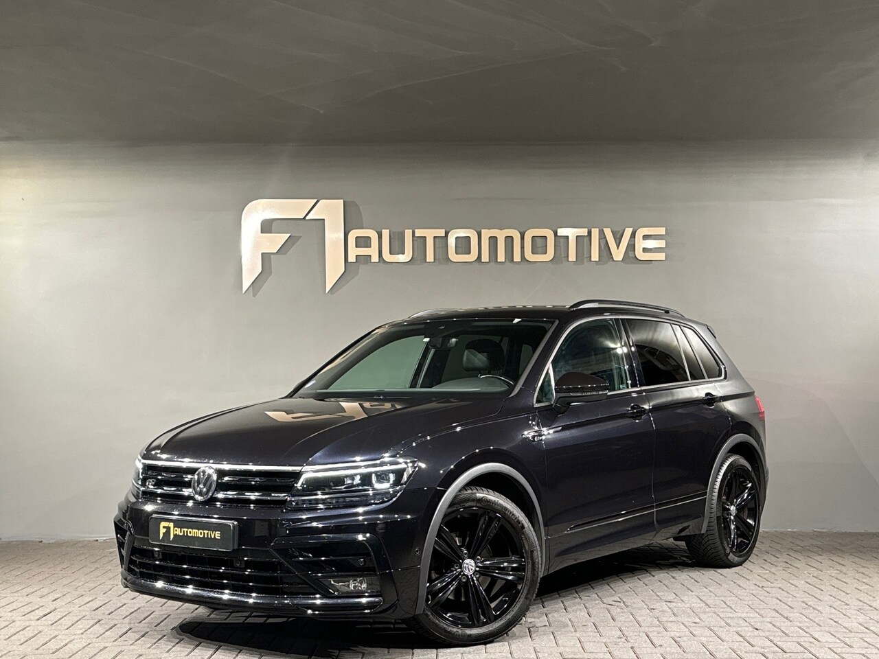 Volkswagen Tiguan - 1.5 TSI ACT R Line Pano|Keyless|Camera|NAP - AutoWereld.nl