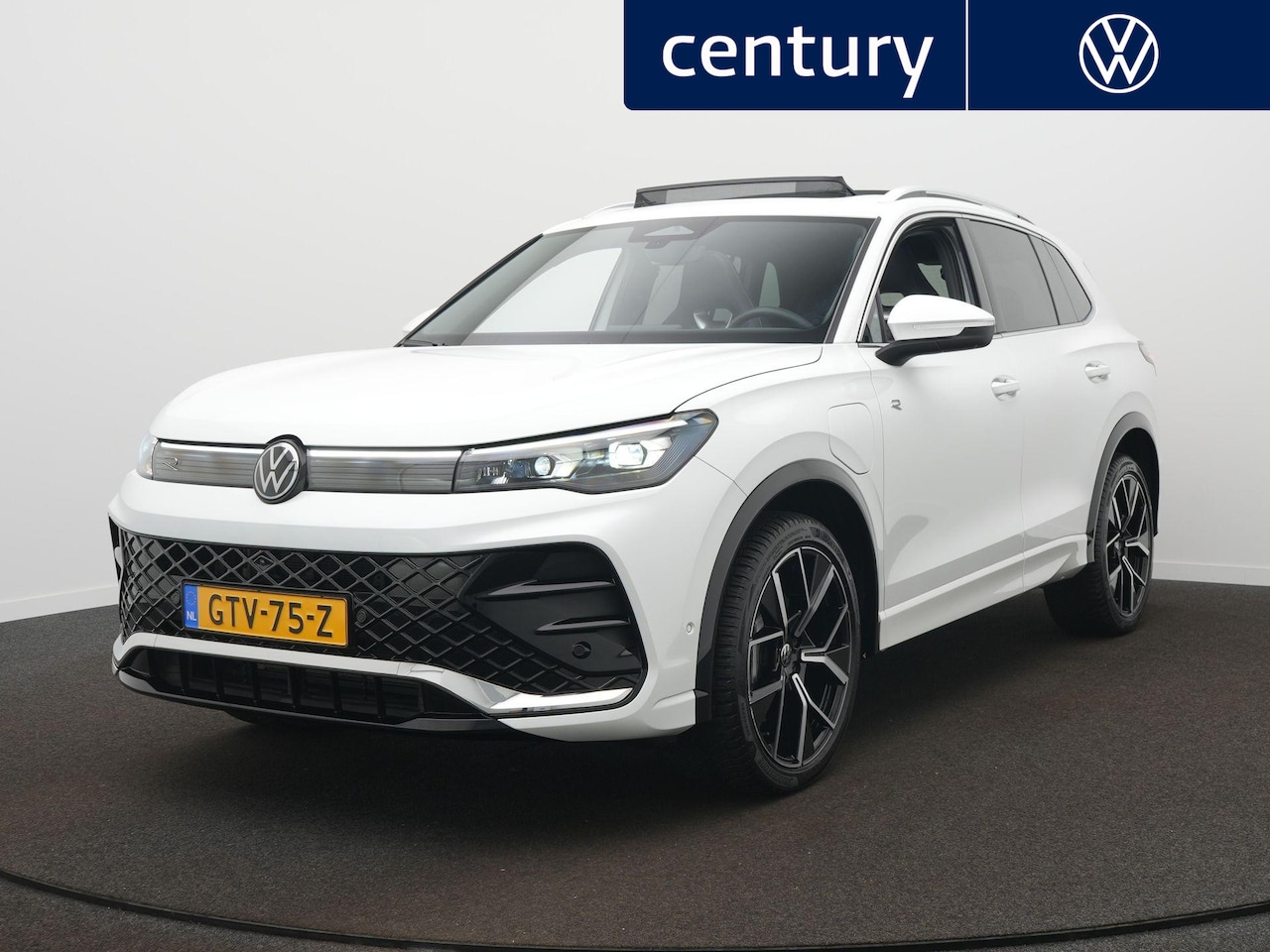 Volkswagen Tiguan - 1.5 eHybrid R-Line Edition Panoramadak - Trekhaak - Camera - Navigatie - AutoWereld.nl