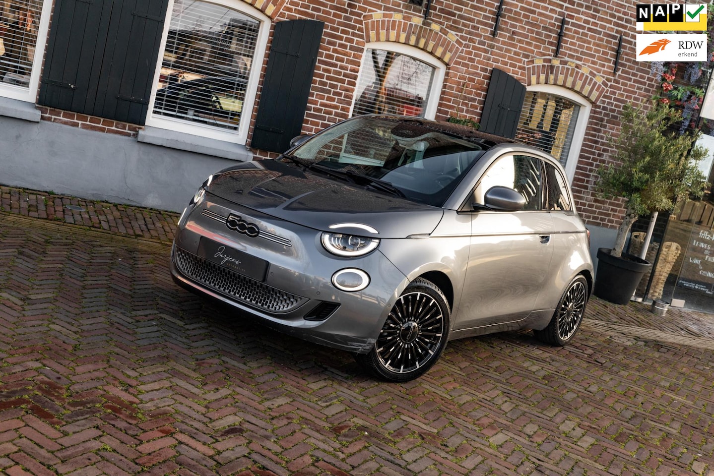 Fiat 500 - Icon 42 kWh LED PANO NAVI Apple CarPlay - AutoWereld.nl