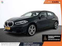 BMW 1-serie - 118i Business Edition Automaat Navigatie Apple Carplay/Android Auto Parkeersensoren Cruise