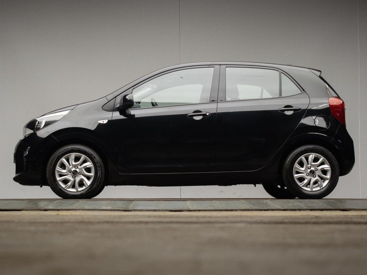 Kia Picanto - 1.0 MPi DynamicPlusLine Sport (APPLE CARPLAY,NAVI,CAMERA,PDC,SPORTSTOELEN,LM VELGEN,NIEUWE - AutoWereld.nl