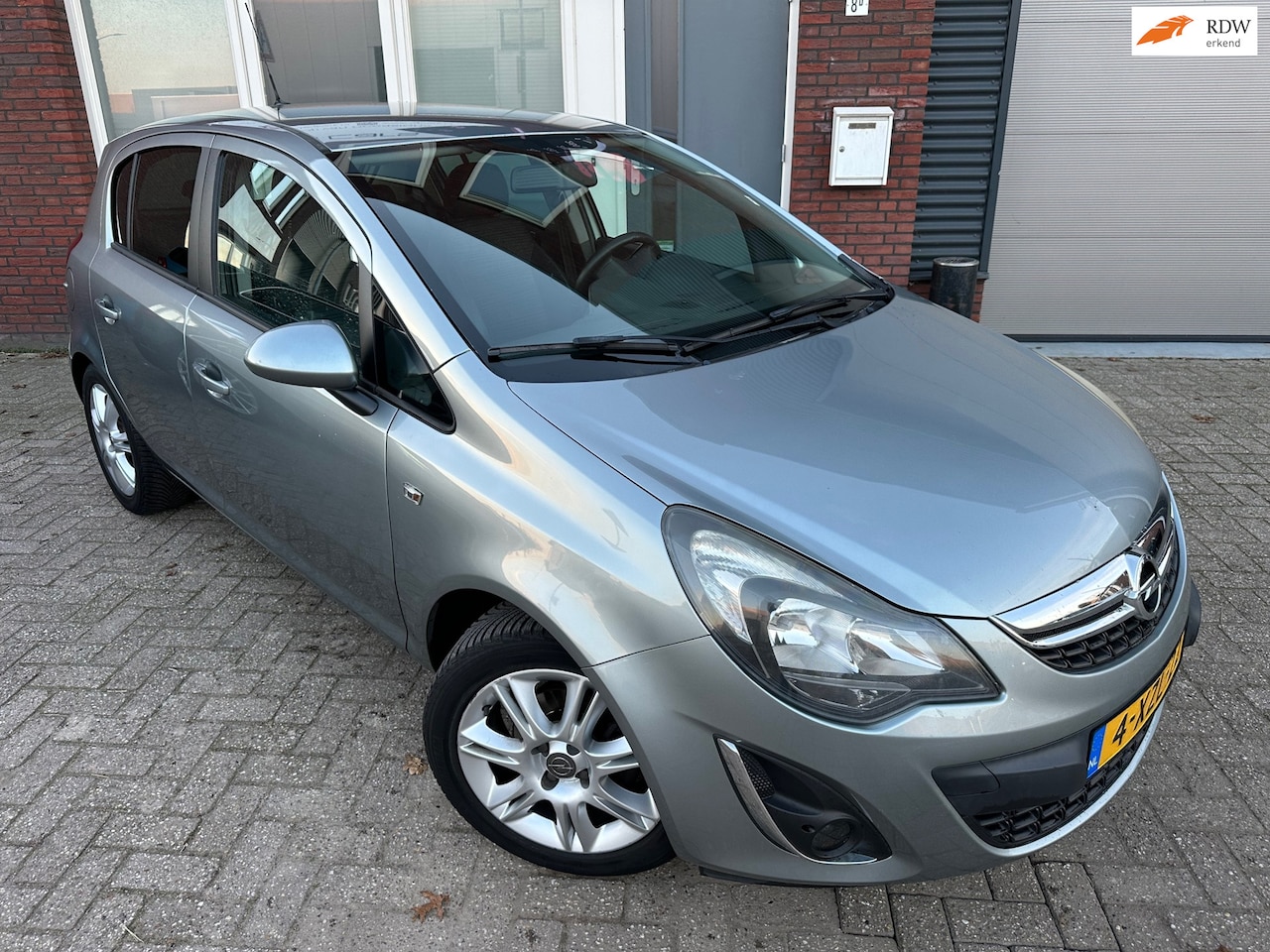 Opel Corsa - 1.2-16V BlitZ / Navi / PDC / Cruise / LM / NAP - AutoWereld.nl