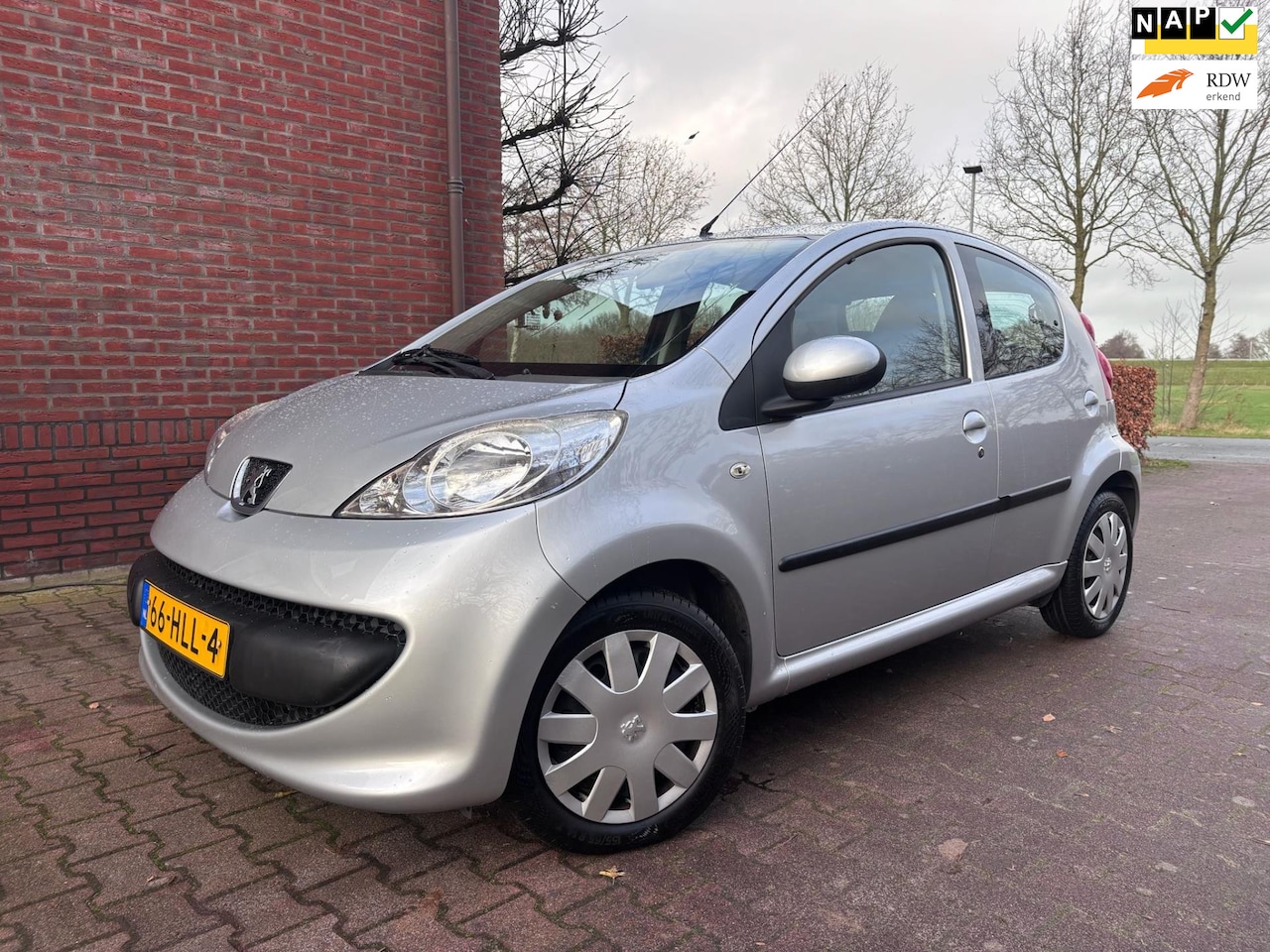 Peugeot 107 - 1.0-12V XS 1.0-12V XS - AutoWereld.nl