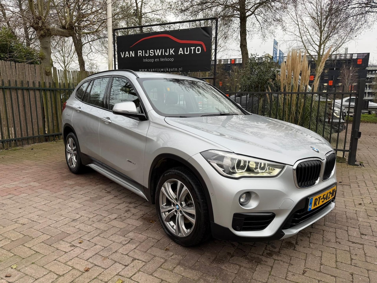 BMW X1 - SDrive18d High Exe 10990 NETTO Leder Led Nav Clima - AutoWereld.nl