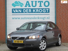 Volvo S40 - 1.8 Edition I, Trekhaak, Parkeerhulp, Airco, Cruise, APK 11-26
