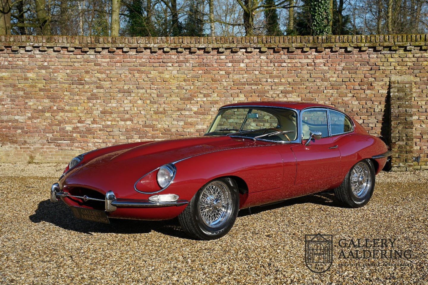 Jaguar E-type - 4.2 Litre Coupe Series 1.5 Superb restored condition, Matching Numbers example (offered wi - AutoWereld.nl