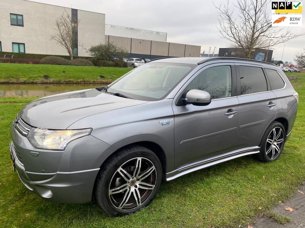 Mitsubishi Outlander - 2013 * 2.0 PHEV Intense + * AUTOMAAT * APK * - AutoWereld.nl