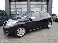 Peugeot 208 - 1.2 PureTech Signature 67dkm Airco Carplay Cruise