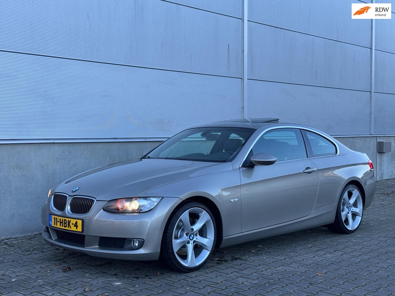 BMW 3-serie Coupé - 330i High Ex CLIMA|NAVI|LEER|SCHUIFDAK|NAP| - AutoWereld.nl