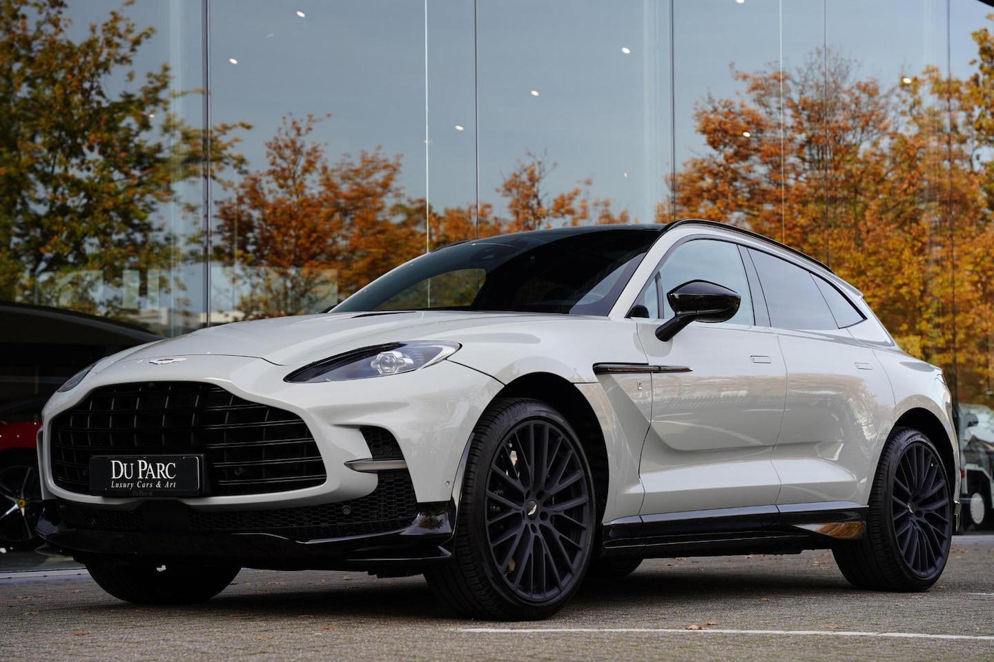 Aston Martin DBX - 4.0 V8 707 Carbon 23 Inch Ceramic Brakes - AutoWereld.nl