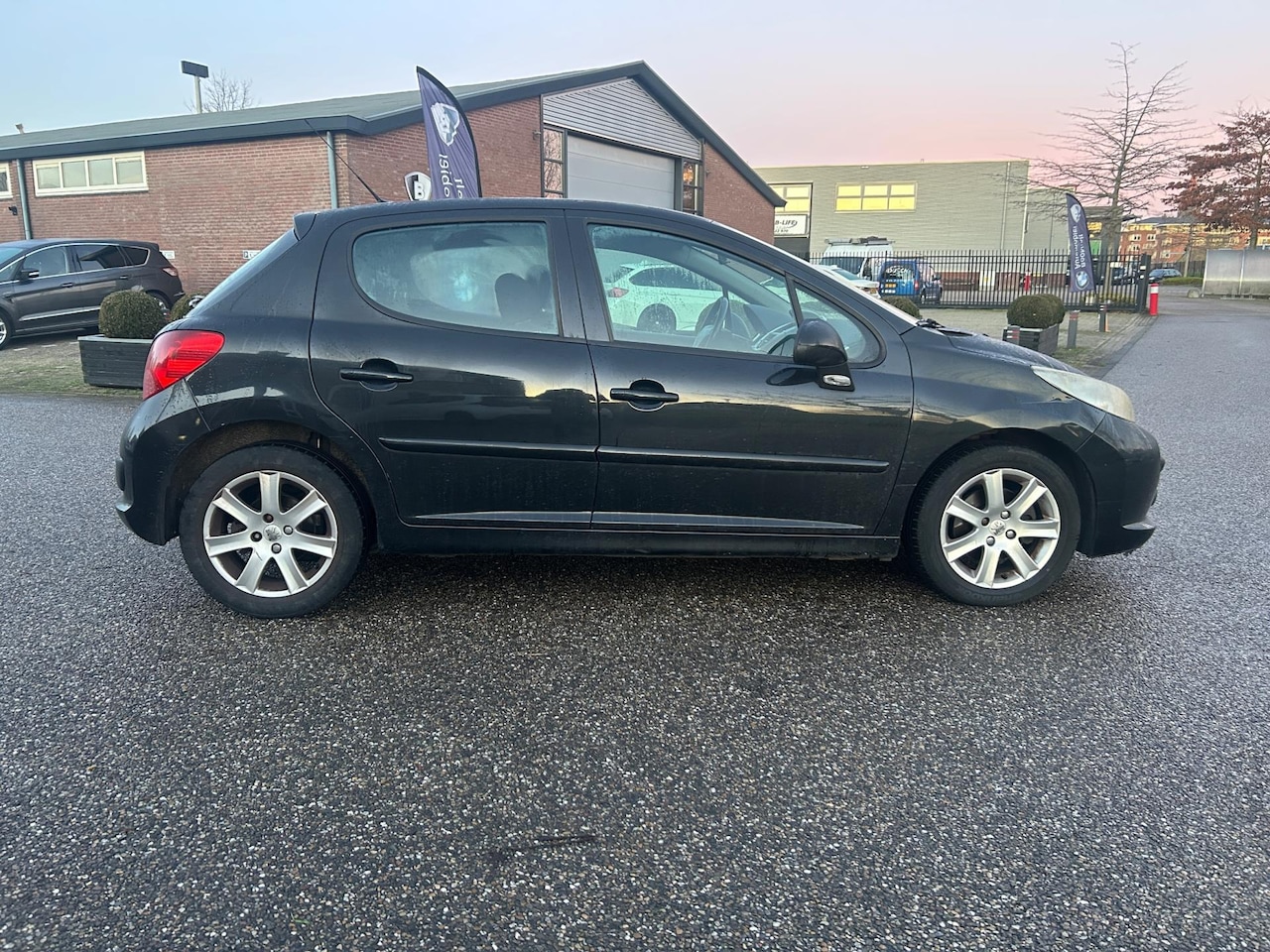 Peugeot 207 - 1.6 HDI XR Airco | Navi | Cruise - AutoWereld.nl