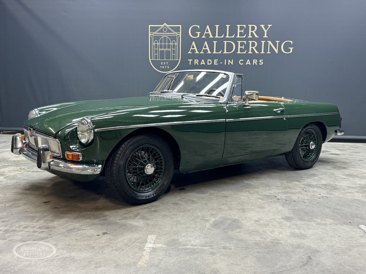 MG B type - MGB Roadster Trade-in-car Restored condition, "British Racing Green" over tan leather, In - AutoWereld.nl