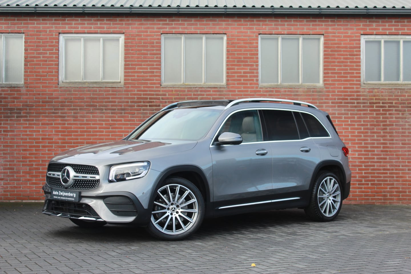 Mercedes-Benz GLB - 250 4MATIC AMG | Pano | Memory | Burmester | 360 | - AutoWereld.nl