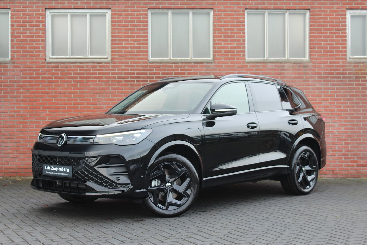 Volkswagen Tiguan - 1.5 eHybrid R-Line Edition | Pano | Trekhaak | ACC | - AutoWereld.nl