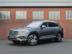Volkswagen Touareg - 3.0 TSi eHybrid 4MOTION | Pano | Trekhaak | Memory |
