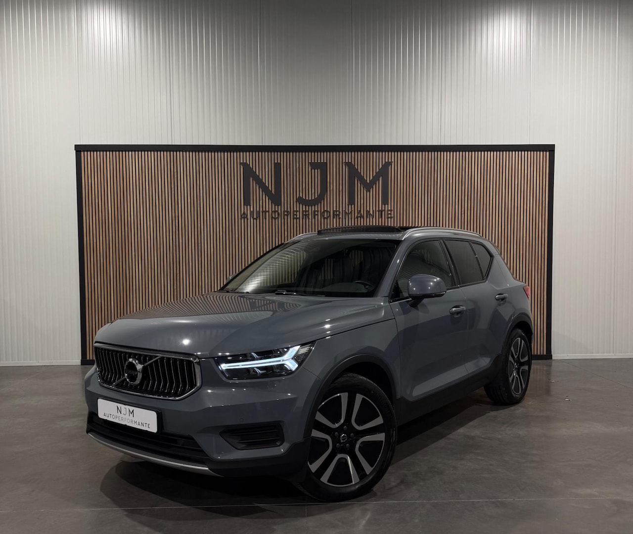 Volvo XC40 - 2.0 T4 Inscription|Pano|H&K|Trekhaak|Keyless - AutoWereld.nl