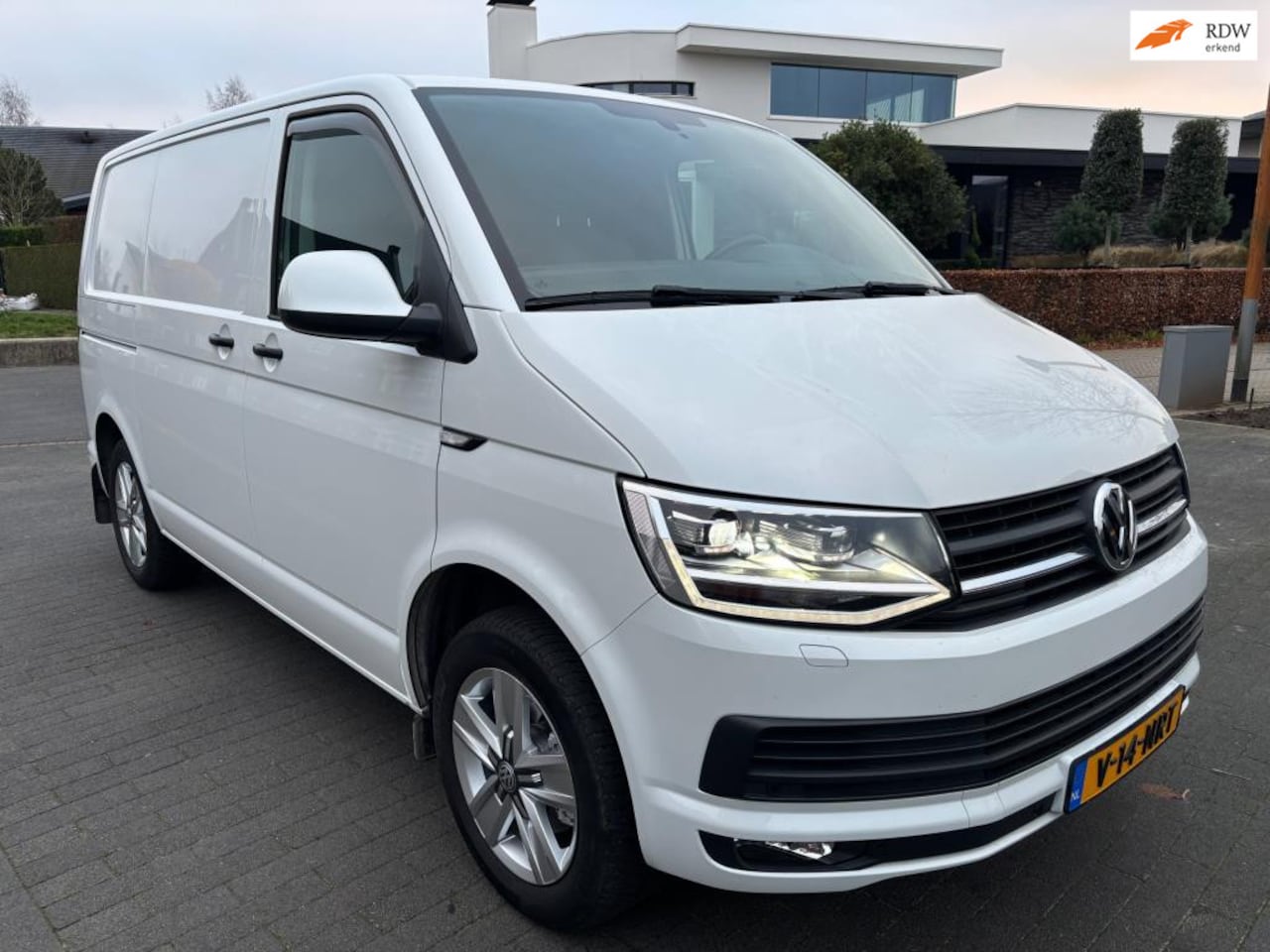 Volkswagen Transporter - 2.0 TDI 150 pk highline Elek, schuif deur parelmoer wit ! - AutoWereld.nl