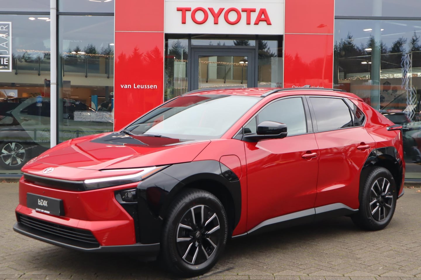 Toyota bZ4X - DYNAMIC 73 KWH FACELIFT MODEL 2026! NIEUW & DIRECT LEVERBAAR!! STOEL/STUURVERW. 360-CAMERA - AutoWereld.nl