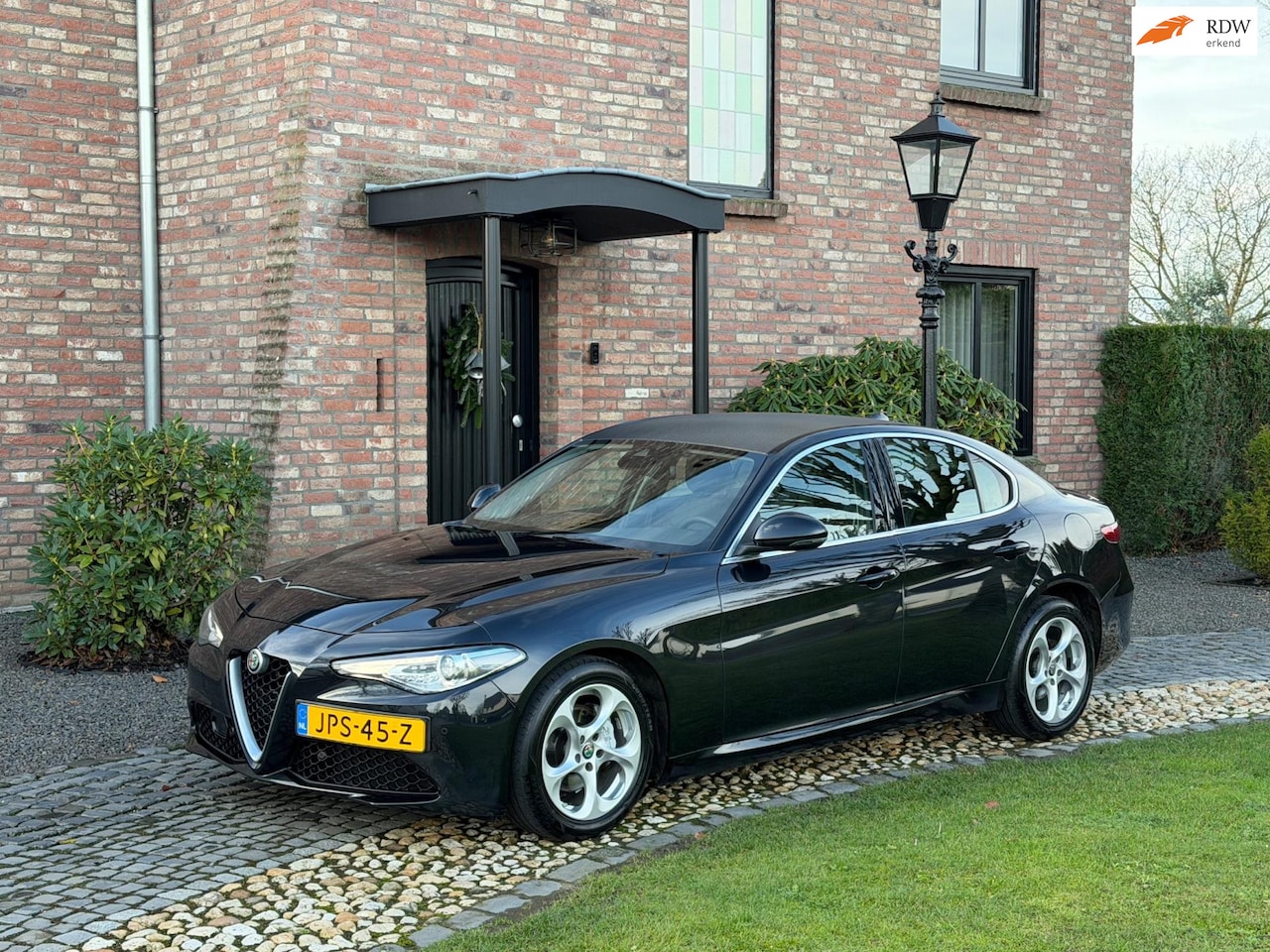 Alfa Romeo Giulia - 2.0T Super Automaat Leder Navi Carbon - AutoWereld.nl