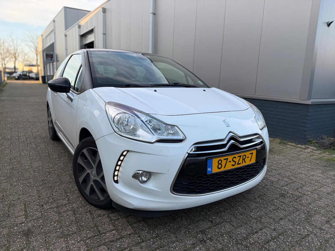 Citroën DS3 - 1.6 e-HDi So Chic (bj 2012) NAVi|HIFI|CLIMA|TWO-TONE|APK:2027 - AutoWereld.nl