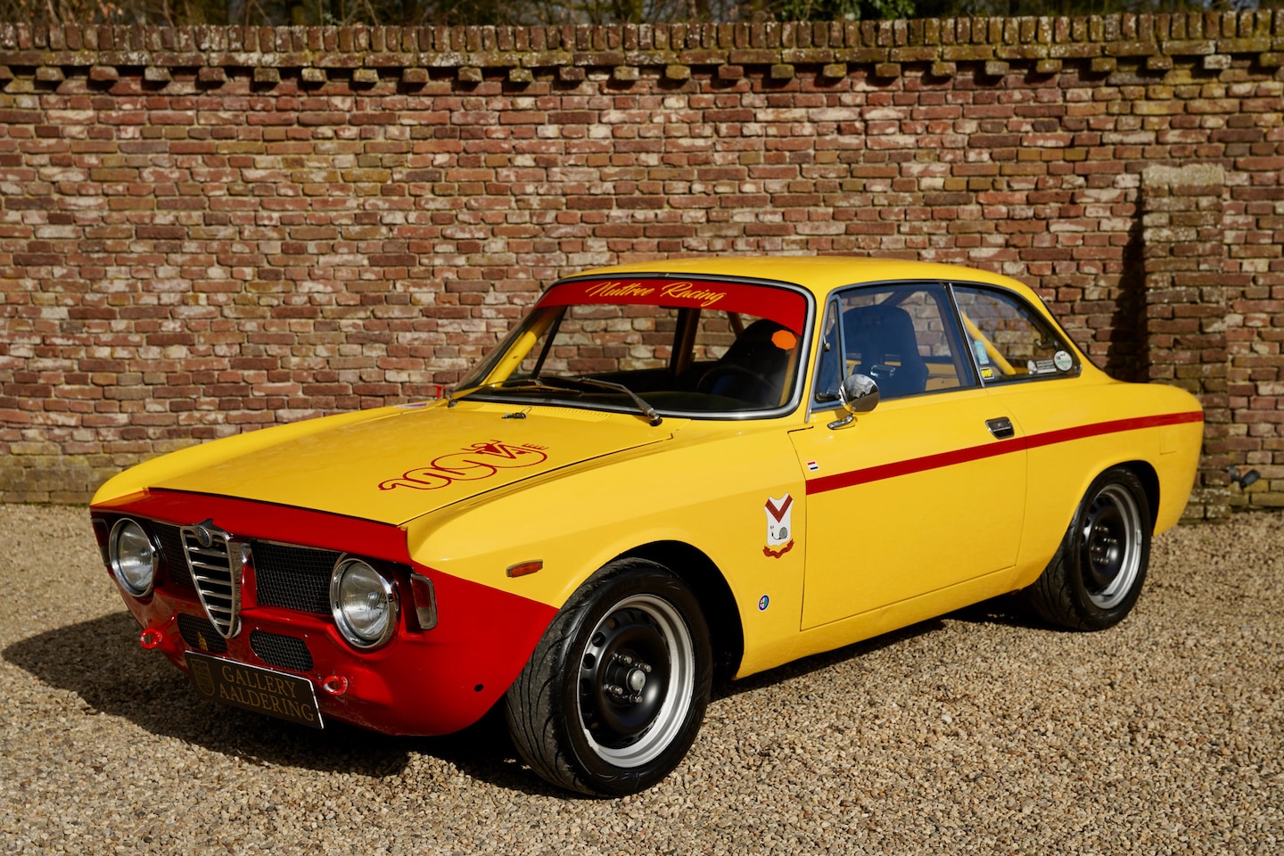 Alfa Romeo Giulia - Sprint GT 1600 "Scuderia" Since several decades in use as a race and rally car (active his - AutoWereld.nl