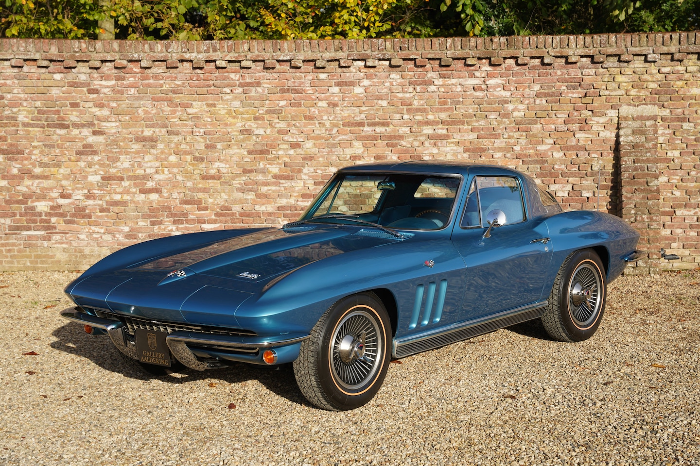 Corvette C2 - Sting Ray Blue on Blue - "Nassau Blue Metallic over Bright Blue Vinyl", Very nice and well - AutoWereld.nl