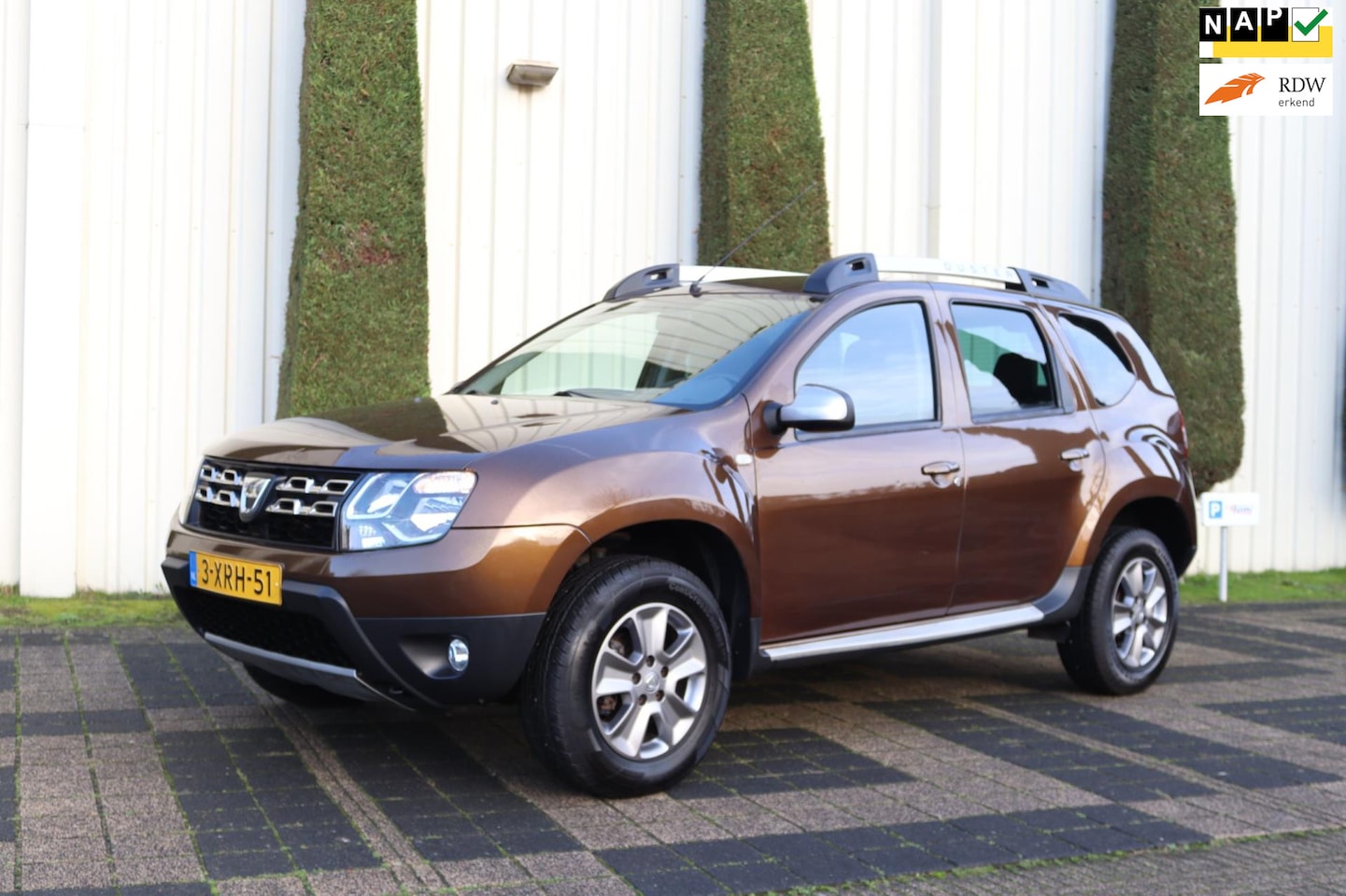 Dacia Duster - 1.2 TCe 4x2 Lauréate Navi, Airco, LMV, PDC - AutoWereld.nl