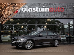BMW 3-serie Touring - 330e High Executive M-Sport 290pk , Adaptive cruise, Trekhaak, Sfeerverlichting,