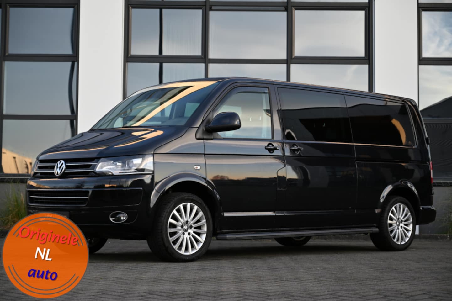 Volkswagen Transporter - L2H1 DC 180 PK DSG 2x schuifdeur CarPlay leder - AutoWereld.nl