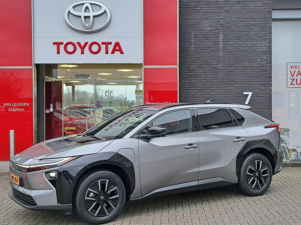 Toyota bZ4X - 73,1 kWh Executive STOEL/STUURWIELVERWARMING 360 CAMERA GEHEUGEN ELEK. BEST. STOEL DRAADLO - AutoWereld.nl