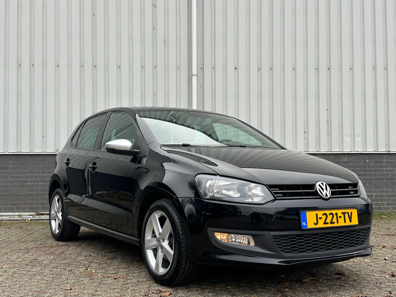 Volkswagen Polo - 1.2 R-Line Dealer onderhouden NAP Zwarte Hemel Apple CarPlay LM - AutoWereld.nl