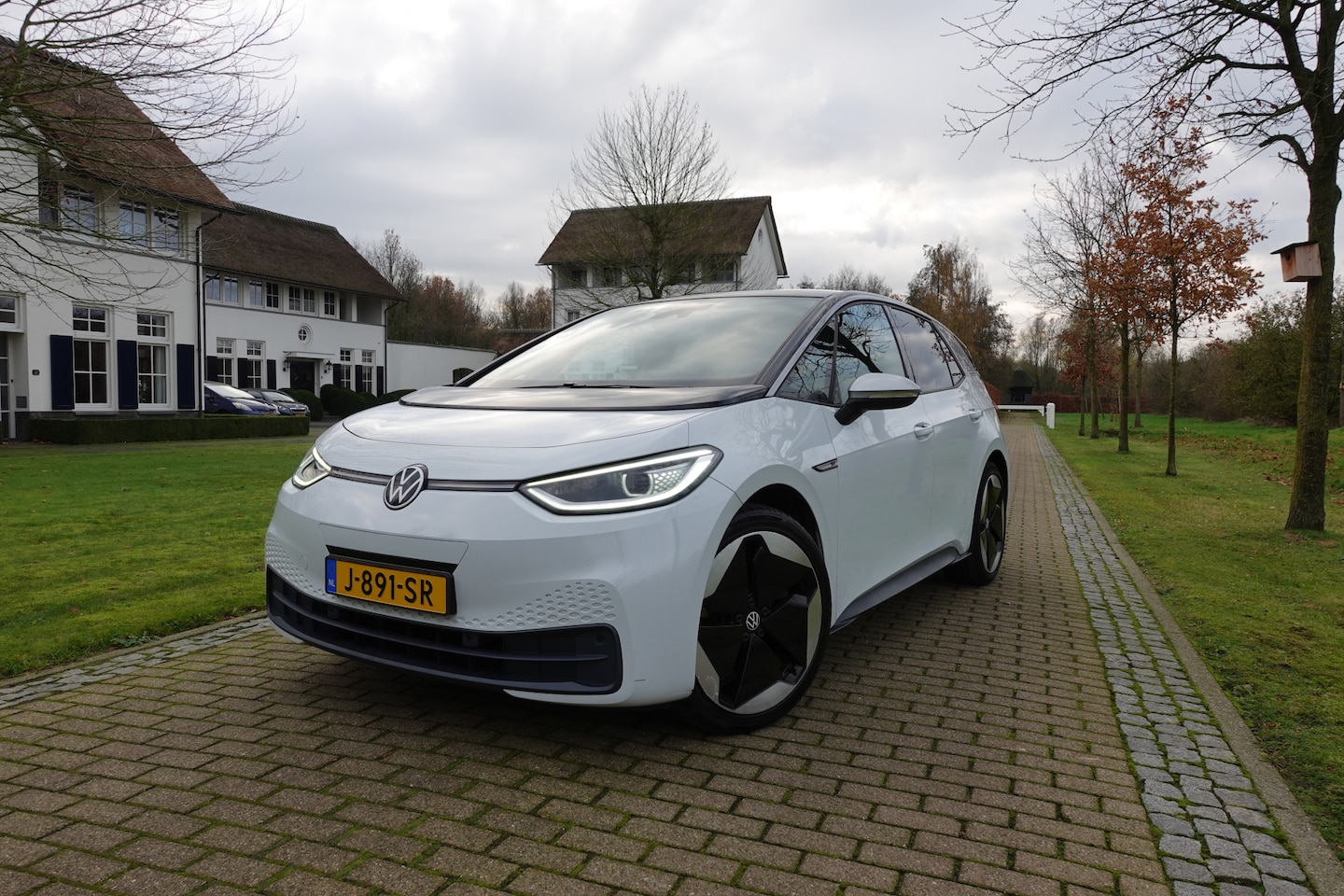 Volkswagen ID.3 - First Max 58 kWh | BTW | Pano | I.Q. LIGHT | Head-Up | Stoelverwarming | Massage | Trekhaa - AutoWereld.nl