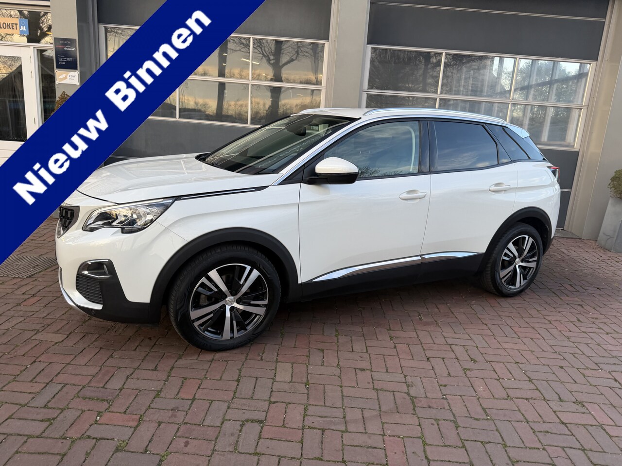 Peugeot 3008 - 1.2 PureTech Première Automaat Bj 2017 Dealer onderhouden - AutoWereld.nl