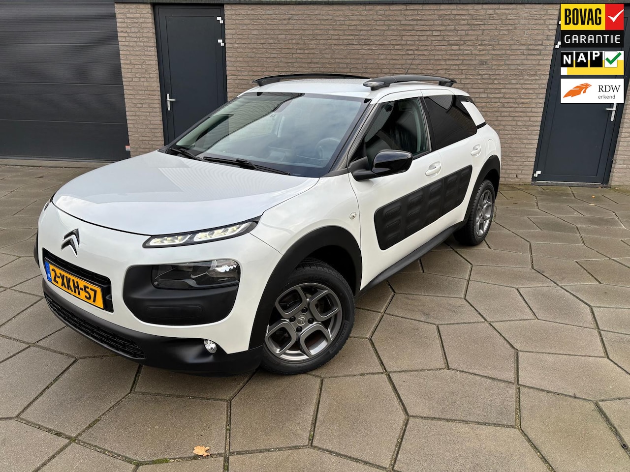 Citroën C4 Cactus - 1.2 VTi Shine |MICA parelmoer wit|Navigatie|4 x All-Season band | AUX/USB - AutoWereld.nl