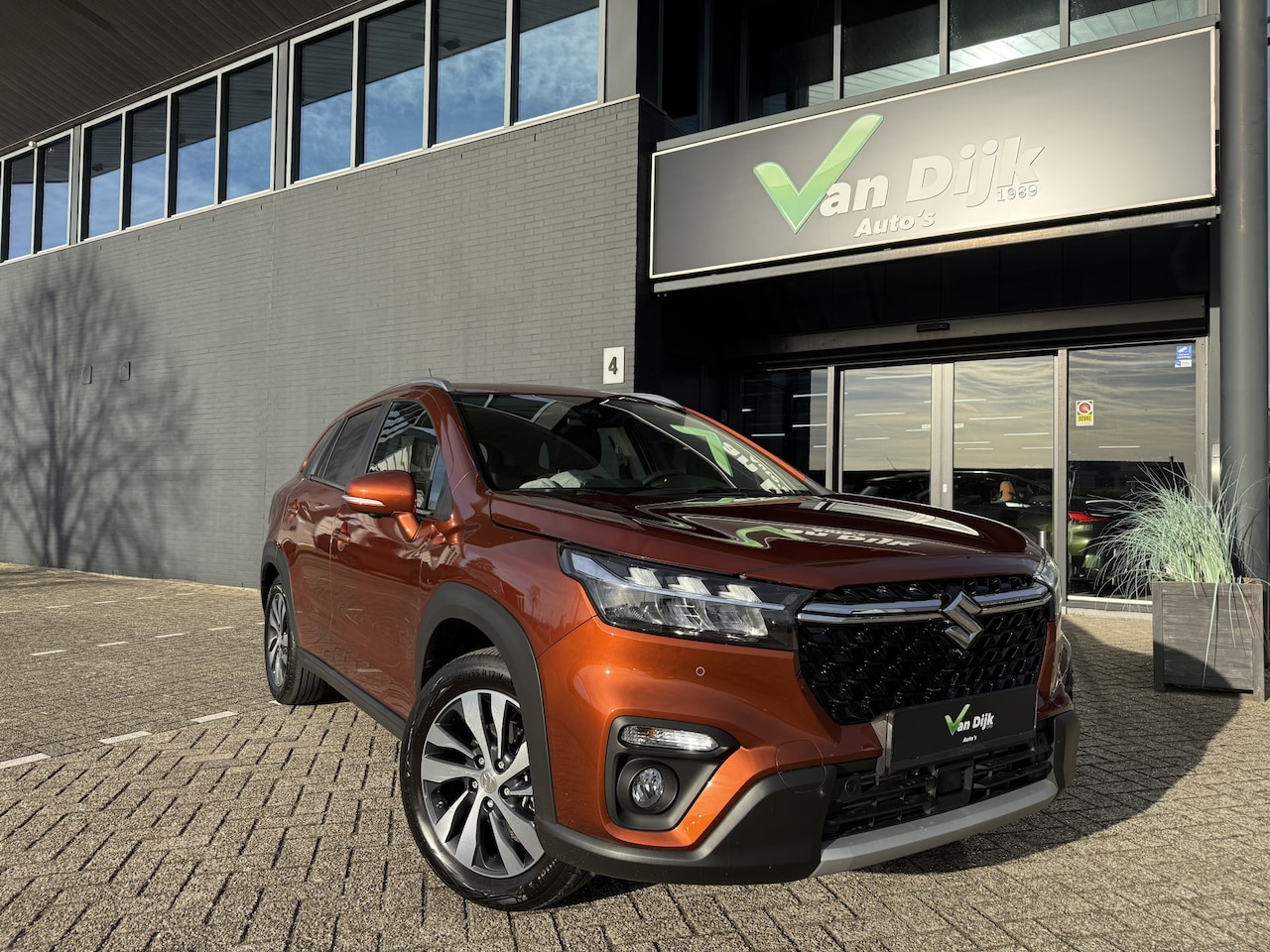 Suzuki S-Cross - 1.4 Boosterjet Style Smart Hybrid Panodak Navi 360Camera Keyless - AutoWereld.nl