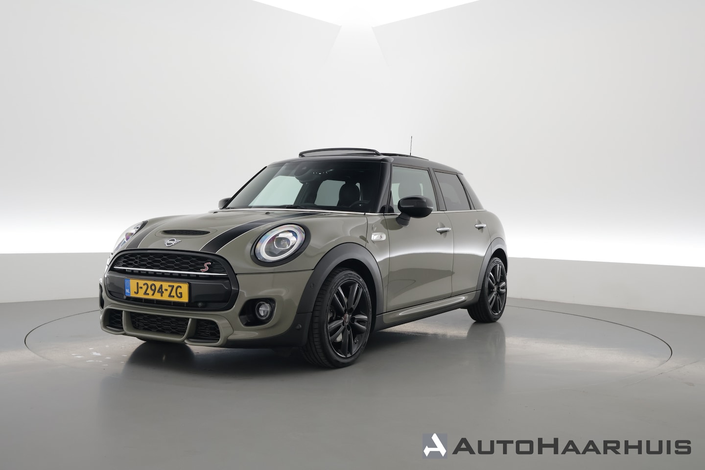 MINI John Cooper Works - Mini 2.0 S Hammersmith JCW (Orig. NL) | Pano | HUD | Harman Kardon | Adapt. Cruise | Stoel - AutoWereld.nl
