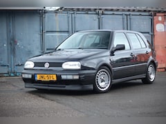 Volkswagen Golf - 1.6 Atlanta Sport | Ronal R10 | Erg netjes | Verlaagd